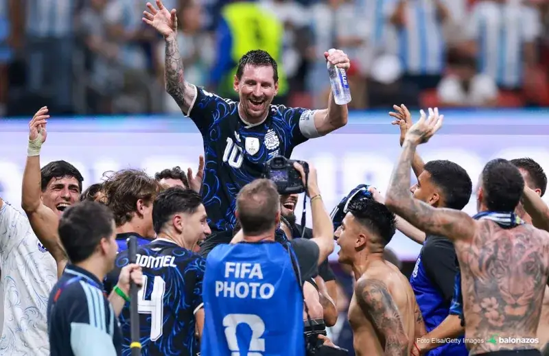 Argentina remonta a Inglaterra y avanza a la final mundialista
