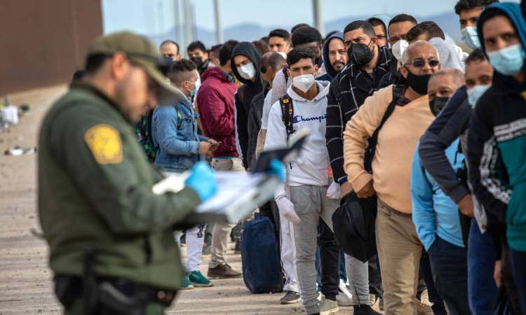 FBI se alista para aumento de muestras de ADN de migrantes en frontera 