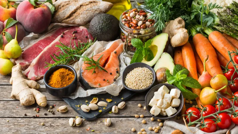 Expertos alertan que la dieta mediterránea pierde popularidad entre los jóvenes