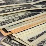 Banca venderá dólares en efectivo tras nuevas remesas