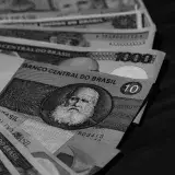 Black and white photo of Brazilian banknotes featuring Banco Central do Brasil notes.