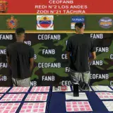 Capturan en flagrancia a dos narcotraficantes