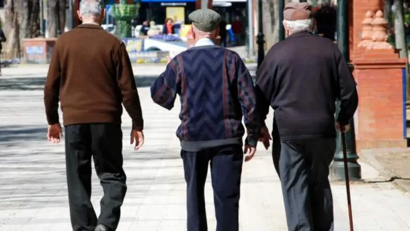 La velocidad al caminar puede revelar el estado de salud según la edad