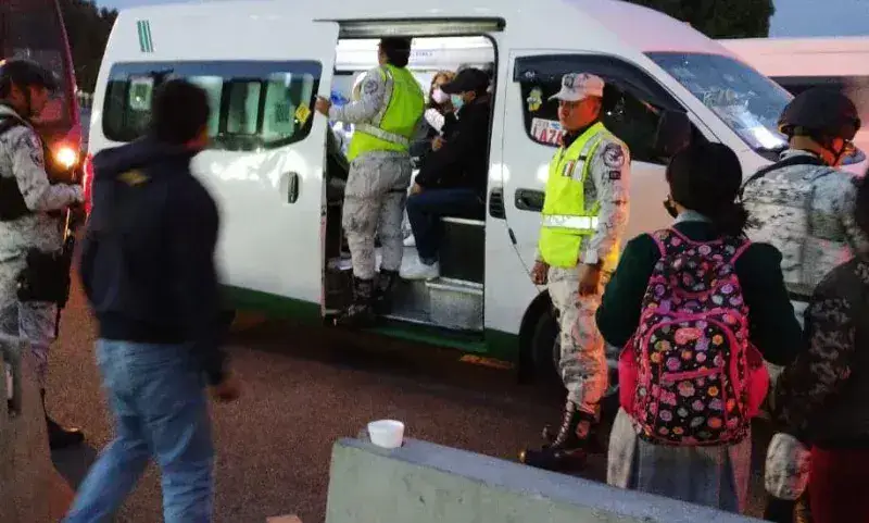 Agentes mexicanos hallan a 603 migrantes de Asia, África y América