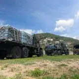 Militares de EE. UU. distribuyen agua en Anare tras sismo
