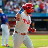 Schwarber llega primero a 30 jonrones en triunfo de Filadelfia