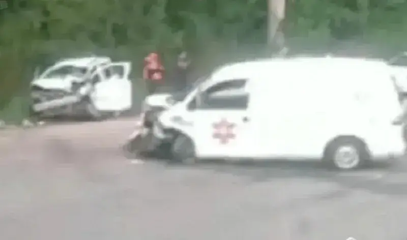 Colisión deja un muerto y cuatro personas heridas en Mérida