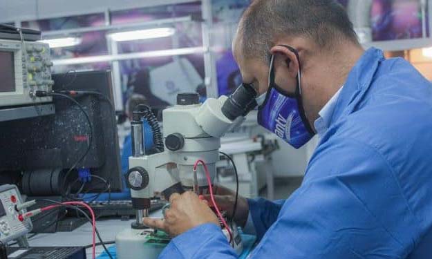 Gobierno denuncia retención de equipos de microscopía por EE. UU.