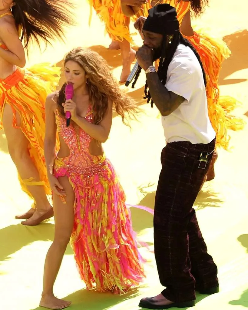 Shakira rompe récord mundialista con mil millones de vistas en YouTube