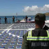 Interceptan embarcación con más de 3 toneladas de droga
