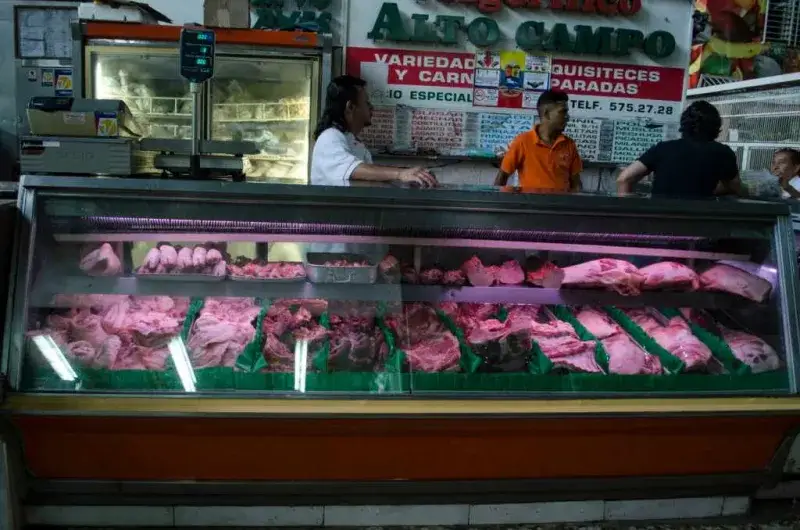 Supermercados ganan terreno ante altos costos en mercados