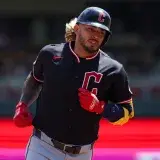 Gabriel Arias batea en la victoria de los Guardianes