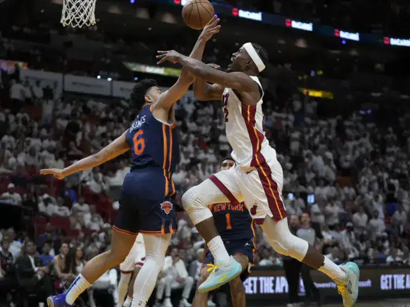 Heat toma ventaja en semi ante Knicks