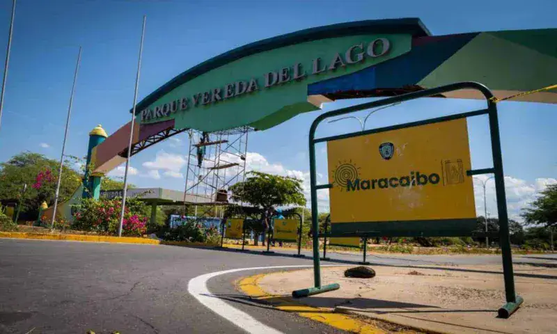 Abandonan a recién nacido en una caja de cartón en la Vereda del Lago