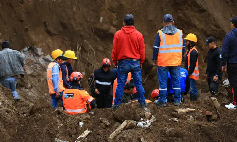 Declaran alerta naranja en cinco sectores donde hubo un alud en Ecuador