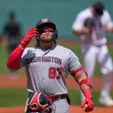 Chaparro sacó su primer jonrón del año y ayudó al triunfo de Washington en Boston