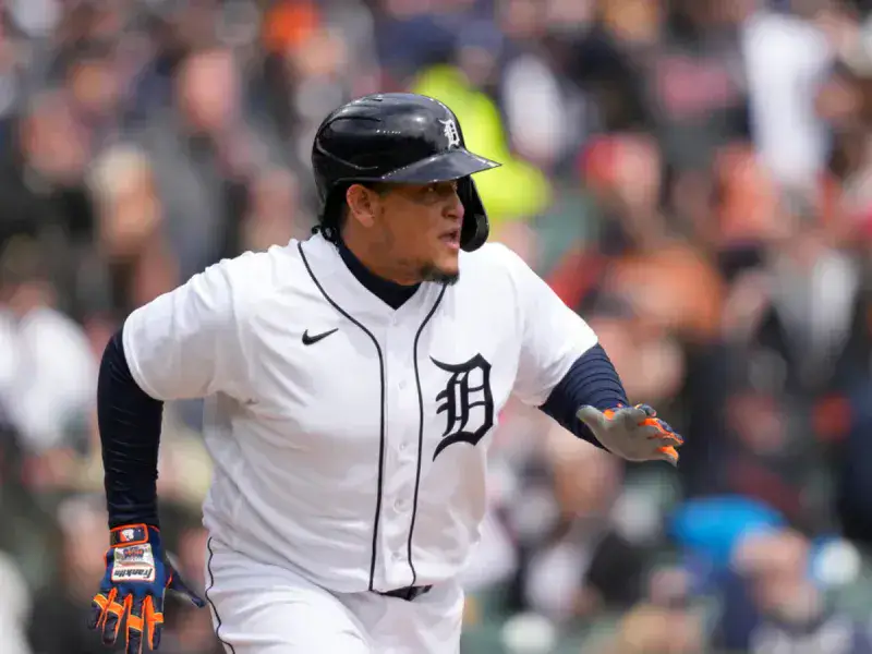 Miguel Cabrera iguala a una leyenda con su doble 610