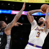 Lakers toman ventaja gracias a Davis y LeBron