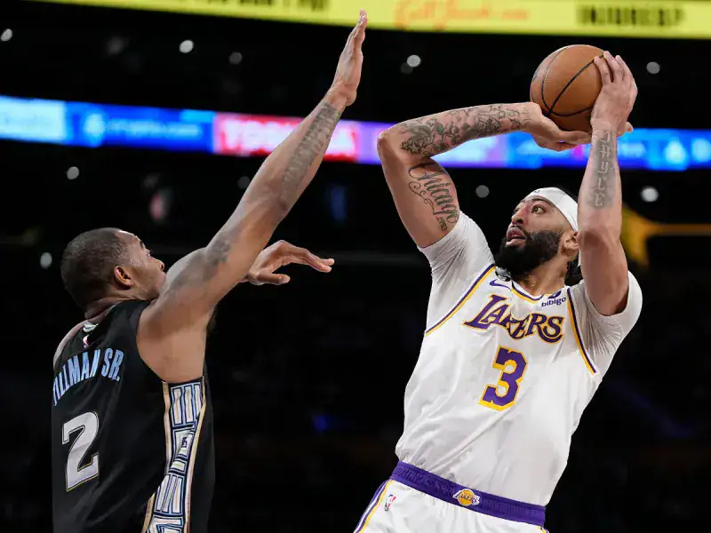 Lakers toman ventaja gracias a Davis y LeBron