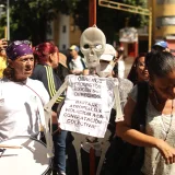 Trabajadores protestan para exigir mejores condiciones laborales
