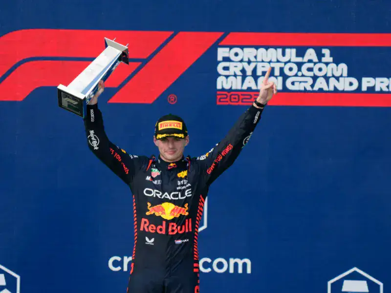 Verstappen se coronó en Miami con remontada