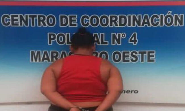 Detienen a mujer por permitir que su esposo violara a su hija de 13 años