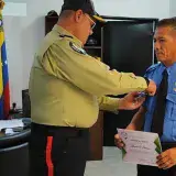 Otorgan reconocimiento al vigilante que salvó a una niña en Petare