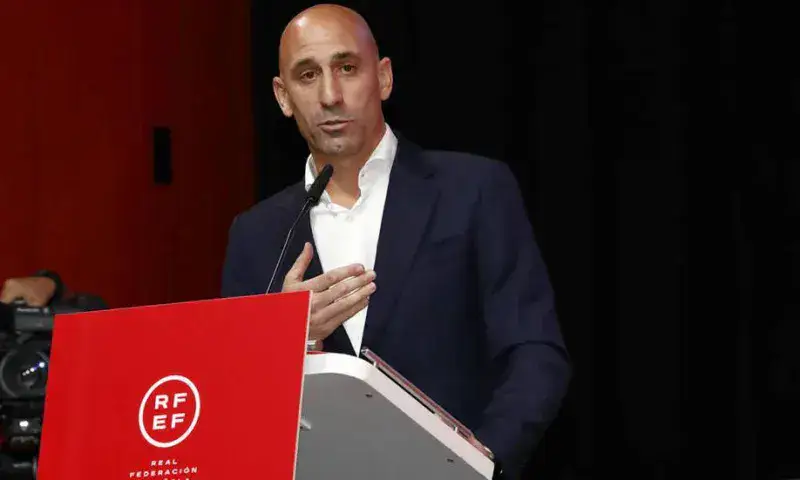 Juez cita para este viernes a Rubiales para declarar como investigado
