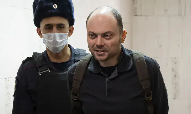 Condenan a 25 años de cárcel por traición al opositor ruso Kara-Murzá
