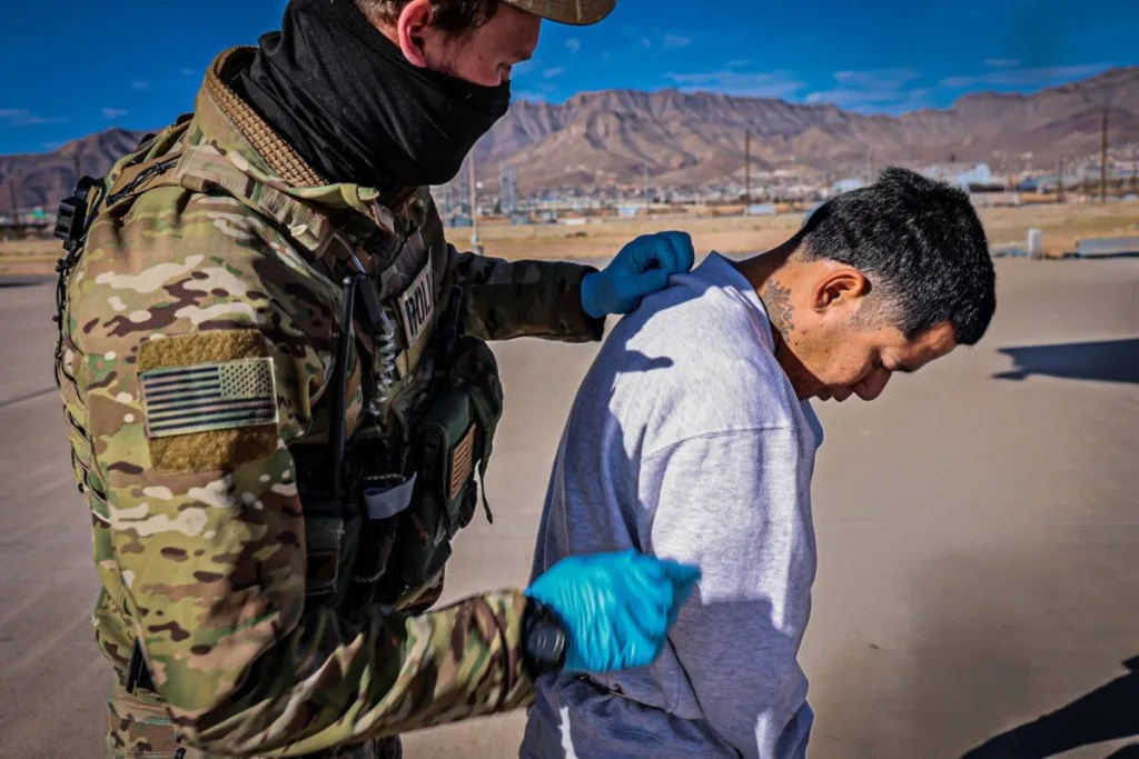 Tribunal de EE UU autoriza reanudar las deportaciones aceleradas en todo el país