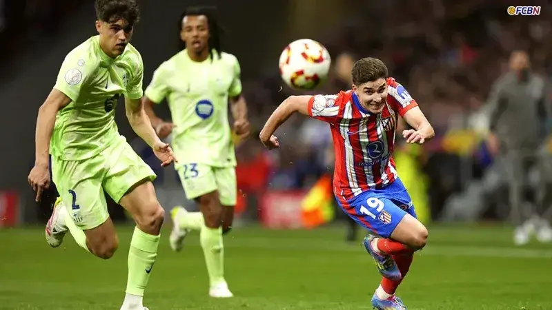 Julián Álvarez presiona para forzar su salida al Barcelona