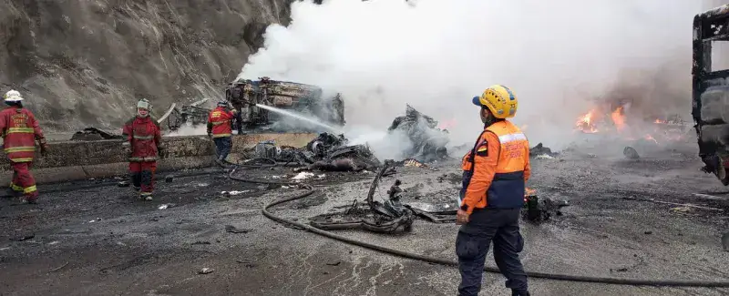 Ocho fallecidos y 14 lesionados en accidente múltiple en autopista GMA