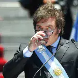 Medidas económicas de Milei enfrentan primer obstáculo en la Justicia