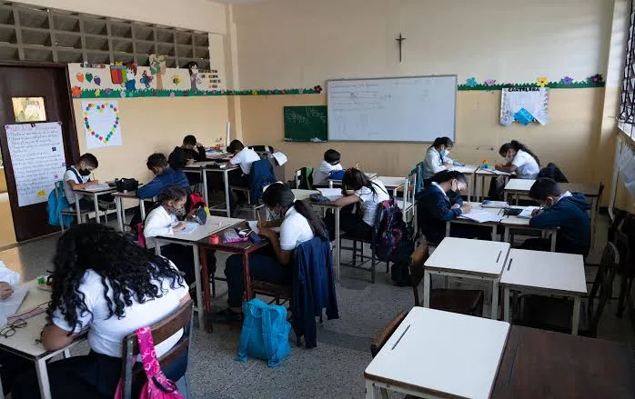 Suspenden clases en varios municipios mientras avanzan rescate y evaluación de daños