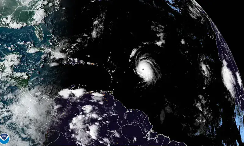 Huracán Lee alcanza categoría 5 y se acerca al este del Caribe