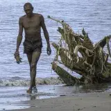 File:Pescador en Higuerote.jpg