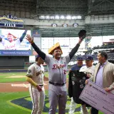 Miggy recibió homenaje en Milwaukee