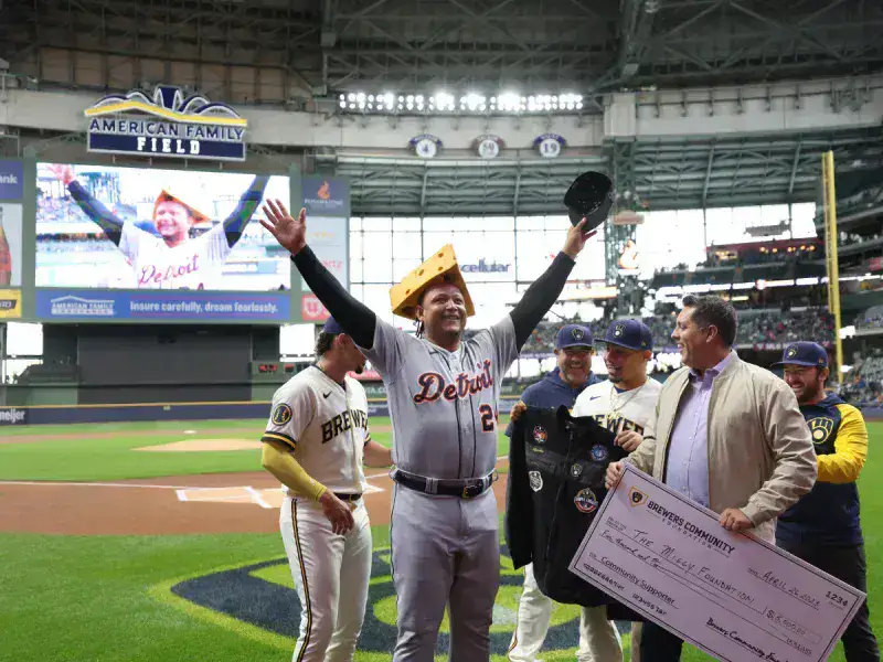 Miggy recibió homenaje en Milwaukee