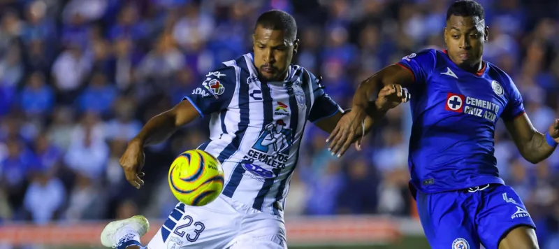 Salomón Rondón marcó su primer gol con el Pachuca