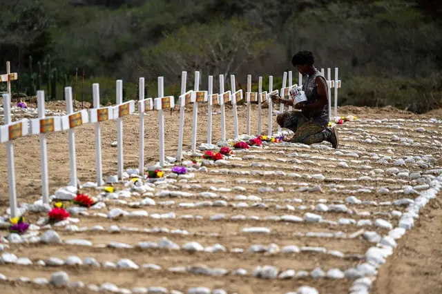 Cementerio de emergencia recibe a víctimas de sismos