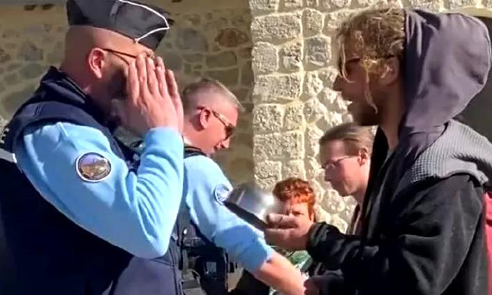 Confiscan cacerolas para evitar protestas contra Emmanuel Macron