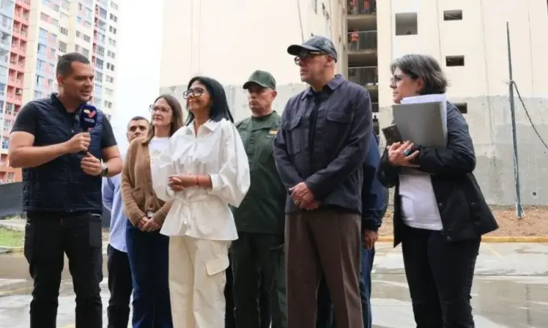 Gobierno promete 4.000 casas para damnificados por sismos