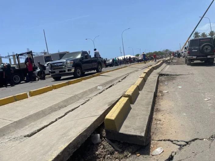 Sube a 2.295 la cifra de muertos por el sismo y declaran siete días de duelo