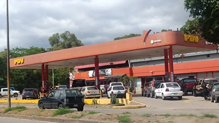 Táchira enfrenta apagones y colas por falta de gasolina
