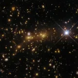 
			Científicos descubren sistema «monstruo» de estrellas		