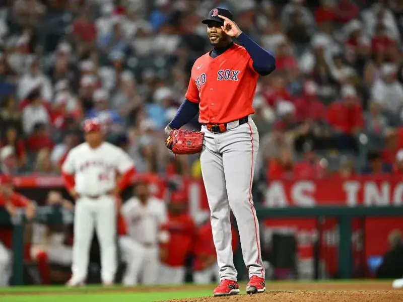Chapman rompe marca histórica de ponches entre relevistas en Grandes Ligas