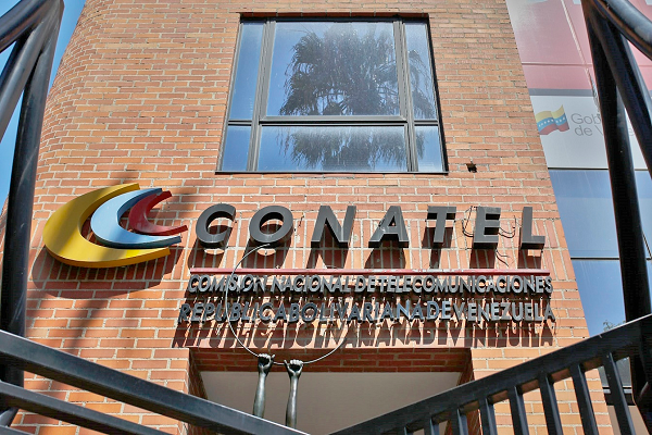 Conatel habilita red satelital para reactivar la señal móvil en La Guaira
