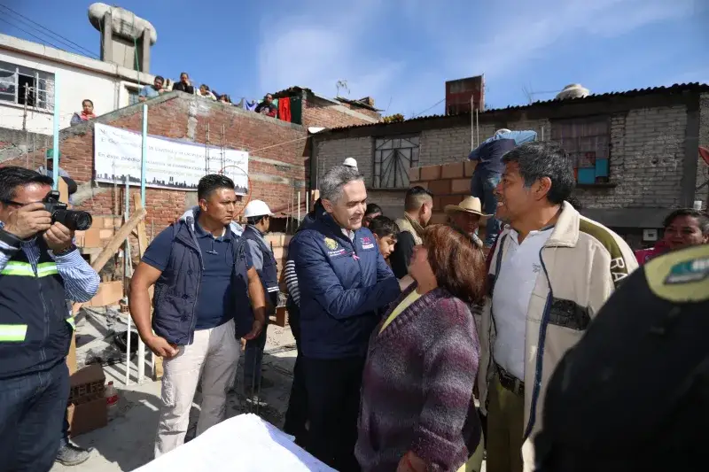 File:Verificación de avances en la construcción -i---i- (37048680744).jpg