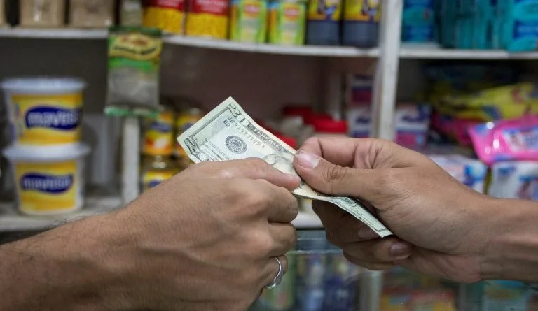 Ingresos insuficientes agobian al 85% de los hogares