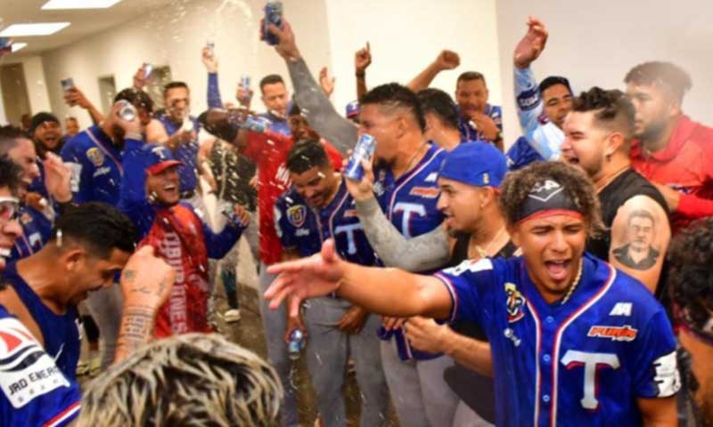Tiburones clasifica al "Todos contra Todos" con remontada épica ante Leones